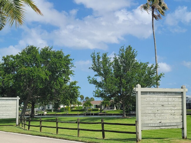 Building Photo - 1905 Robalo Dr