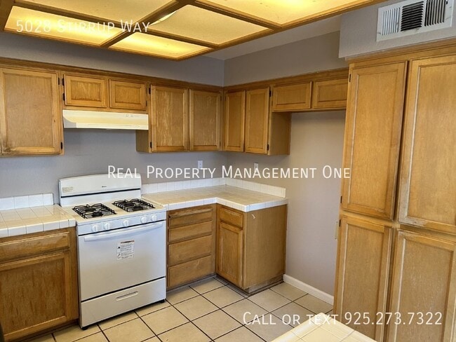 Building Photo - 5028 Stirrup Way