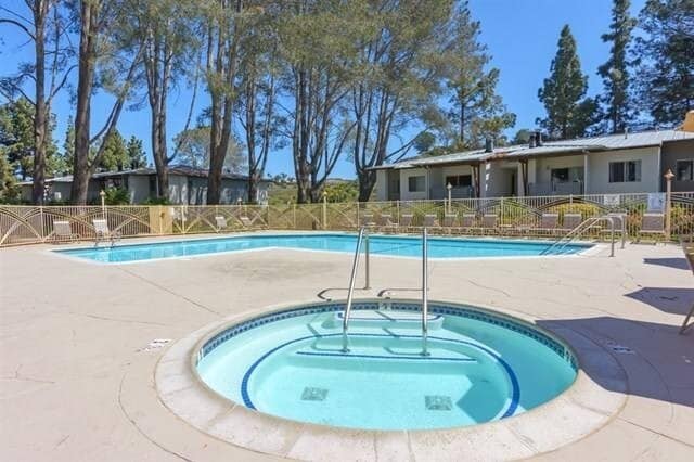 Building Photo - 1 BR 1 BA Condo in Encinitas, Gated Comple...