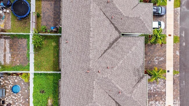 Building Photo - 765 SE 19th St