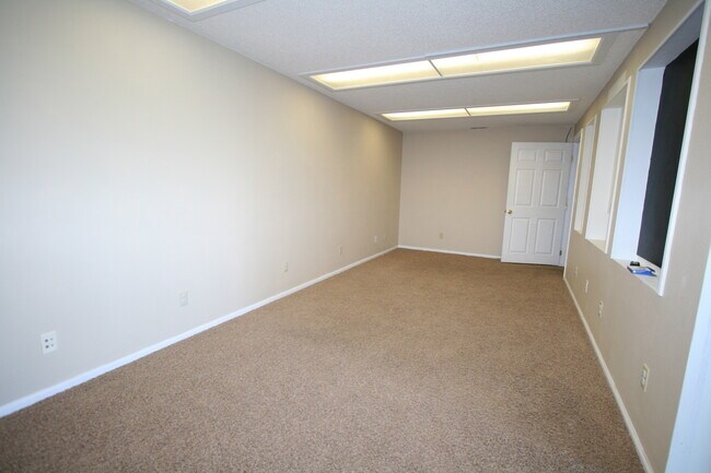 Building Photo - Wonderful 3 bedroom home close to Palmer P...