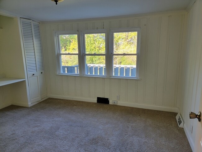 Building Photo - 508 Skyline Dr