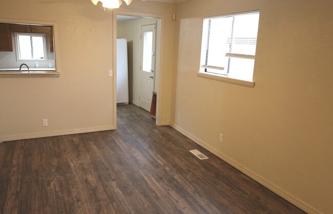 Building Photo - 718 E Madison Ave