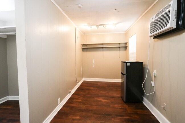 Building Photo - 4615 University Oaks Blvd