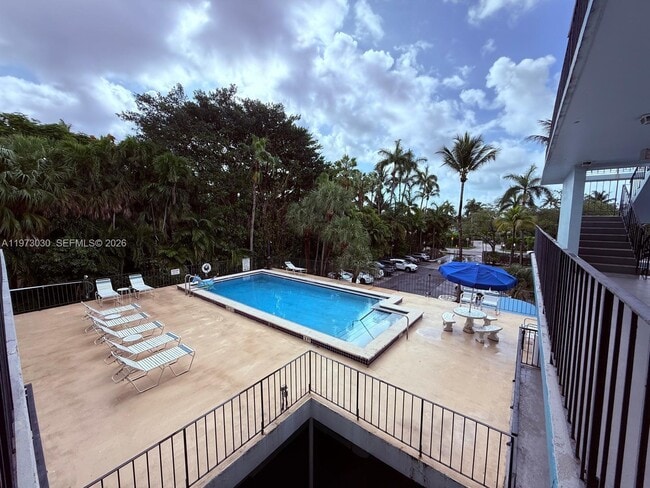 Building Photo - 2539 S Bayshore Dr