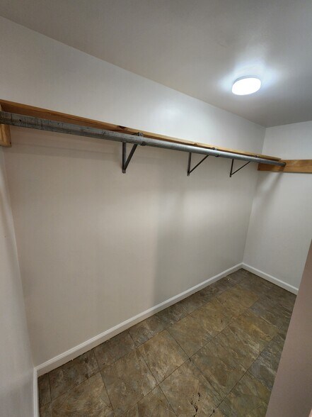 Building Photo - 5453 W Giddings St