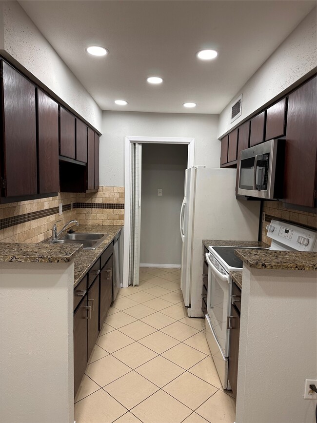 Building Photo - 8801 Hammerly Blvd