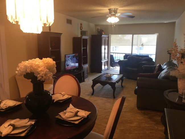 Building Photo - 361 S Hollybrook Dr