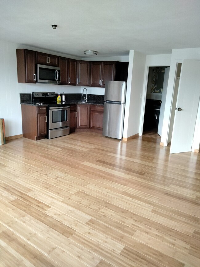 Building Photo - 340 Main St