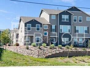 Building Photo - Beautiful Townhome across from Cumbre Vist...