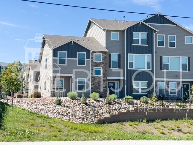 Building Photo - *Special Offer* 1/2 off First Month's Rent...