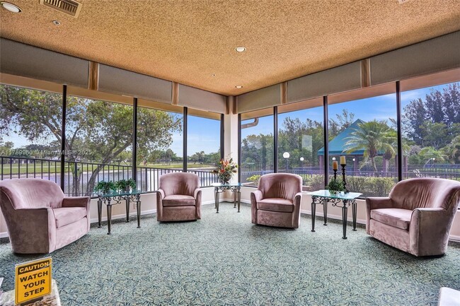Building Photo - 5646 Parkwalk Cir E