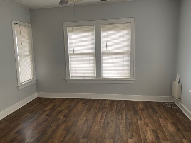 Building Photo - 6 month lease! Cozy 1-Bedroom duplex AVAIL...