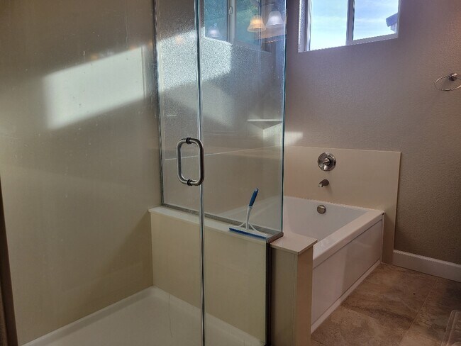 Building Photo - 1618 Oak St