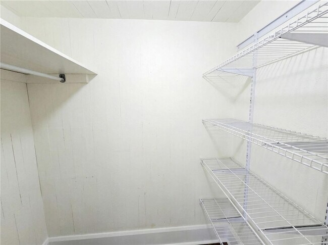 Building Photo - 224 S Pacific Ave