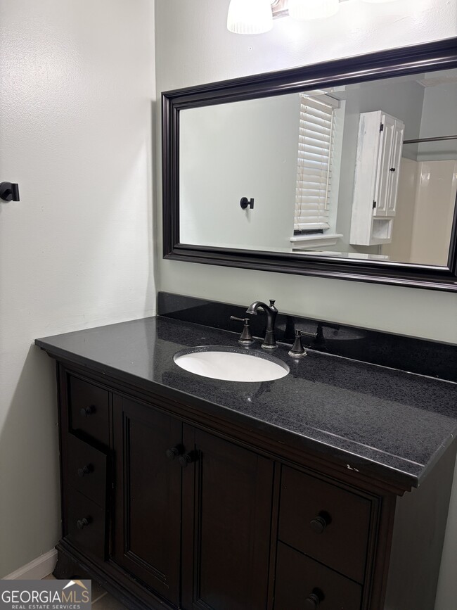 Building Photo - 121 Innerlake Ln