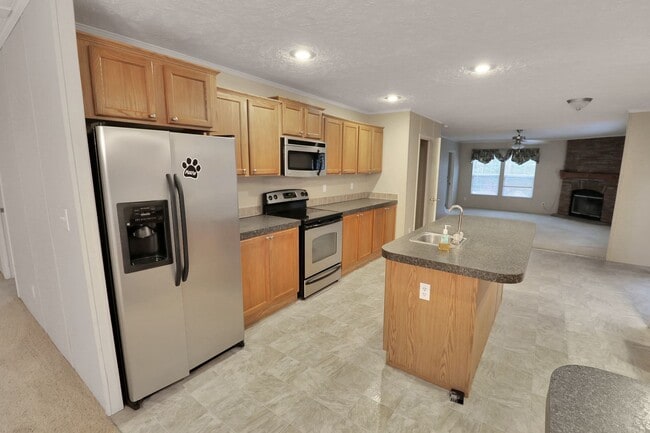 Building Photo - Country Living in New Kent County!