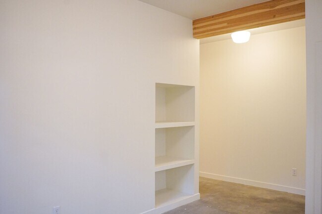 Building Photo - *Modern Farmhouse* Spacious Refurbished 1-...