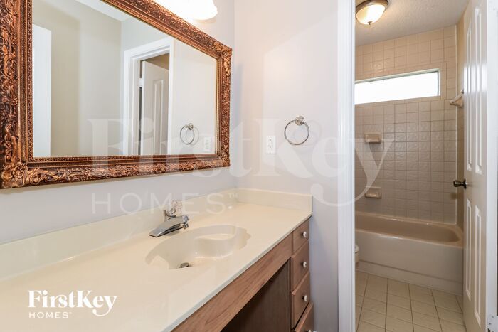 Building Photo - 8410 Walnut Tree Dr
