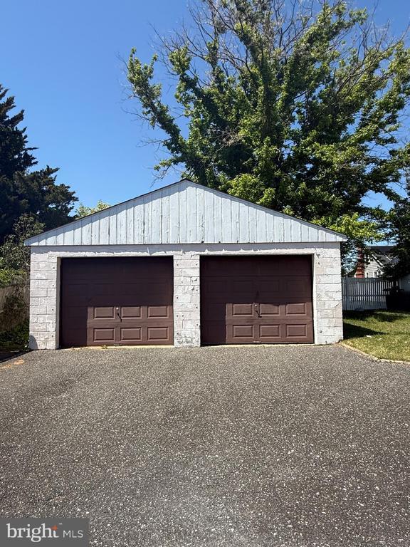 Building Photo - 272 Elm Ave