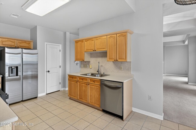 Building Photo - 400 E Bay St