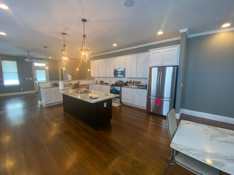 Building Photo - 3429 Missouri Ave