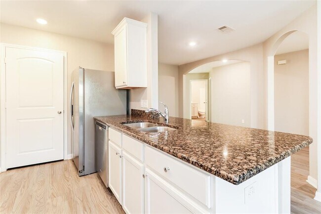 Building Photo - 23014 Bellini Dr