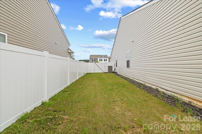 Building Photo - 144 Babbling Brk Dr