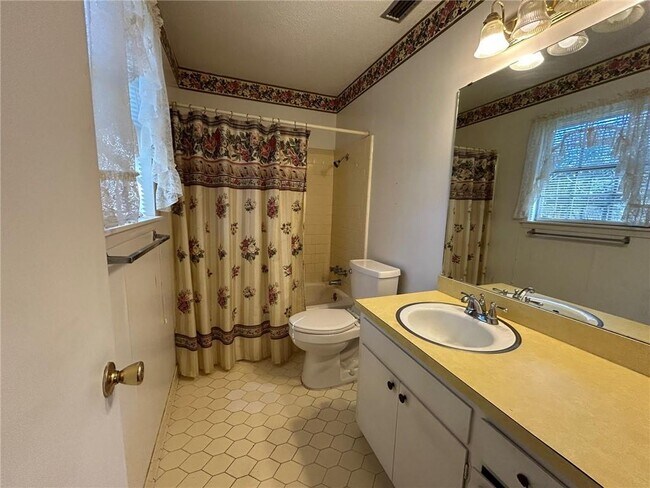 Building Photo - 5359 Emmett Dr