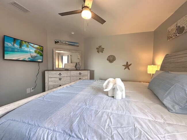 Building Photo - 421 Cabello Dr