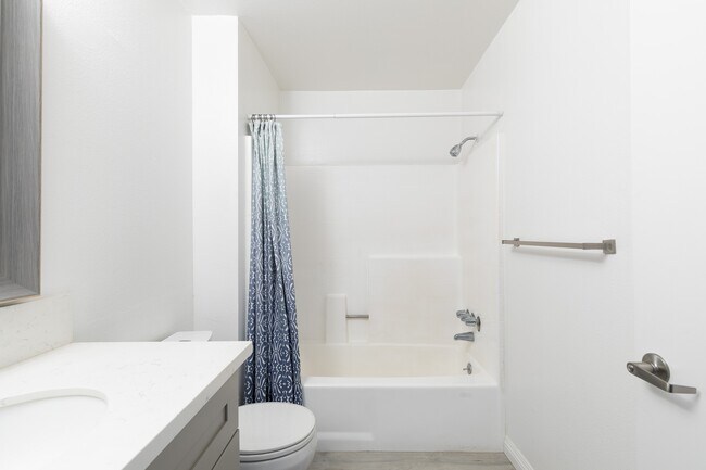 Building Photo - 2452 S Centinela Ave