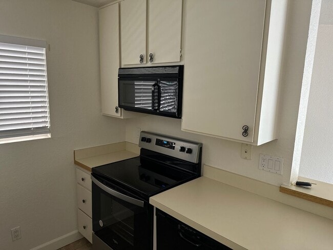 Building Photo - Fashion Valley 2Br/2Ba Condo with 2 car ga...