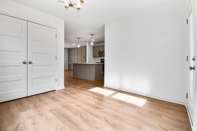 Building Photo - Pet Friendly Three Bedroom!