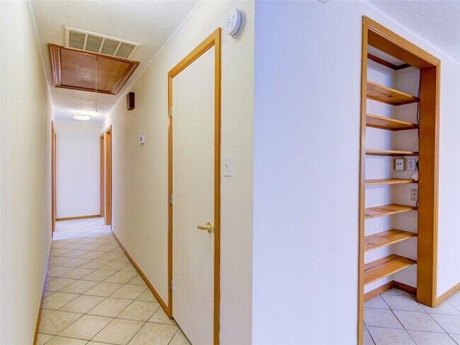 Building Photo - 1600 San Juan Dr