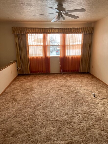 Building Photo - 707 12th St W