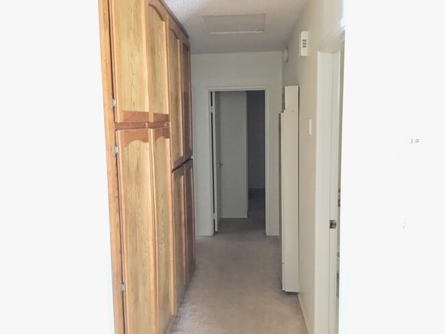 Building Photo - Huge House on a 2 1/2 acre lot in  North J...