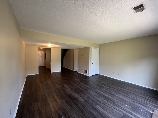 Building Photo - 901 Olmstead Dr