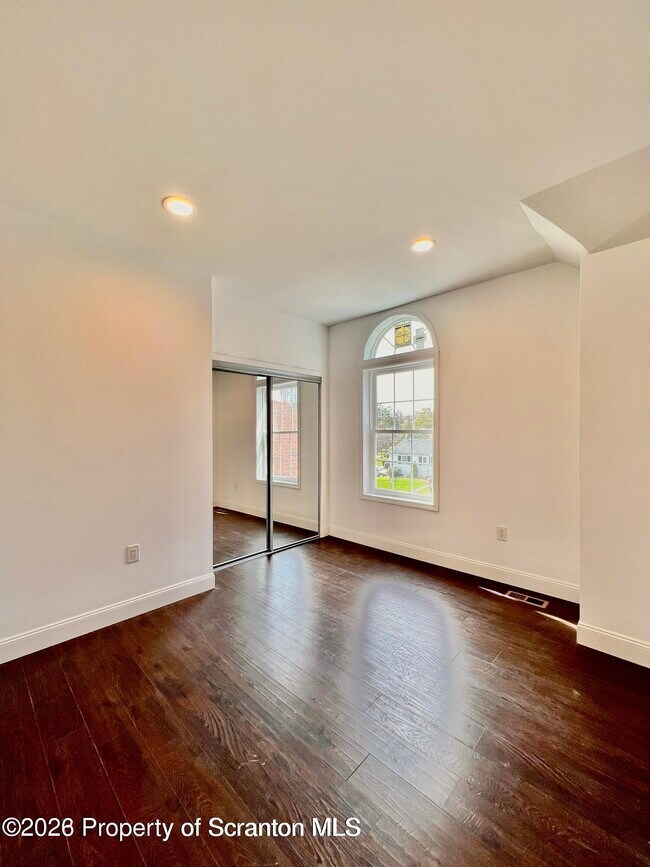 Building Photo - 400 Haven Ln