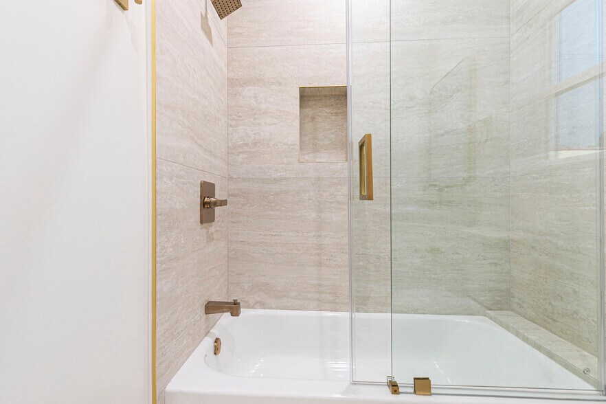 Building Photo - 914 Geneva St