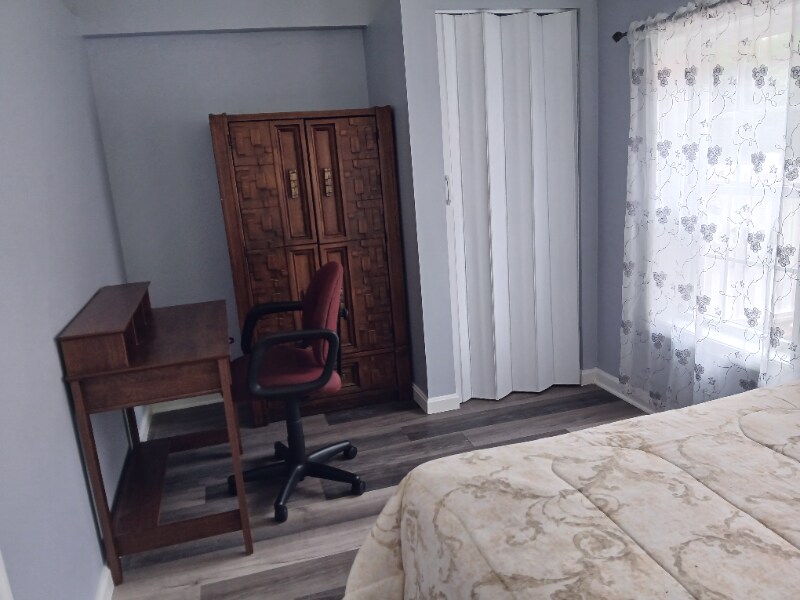 Building Photo - 204 Southwood Rd