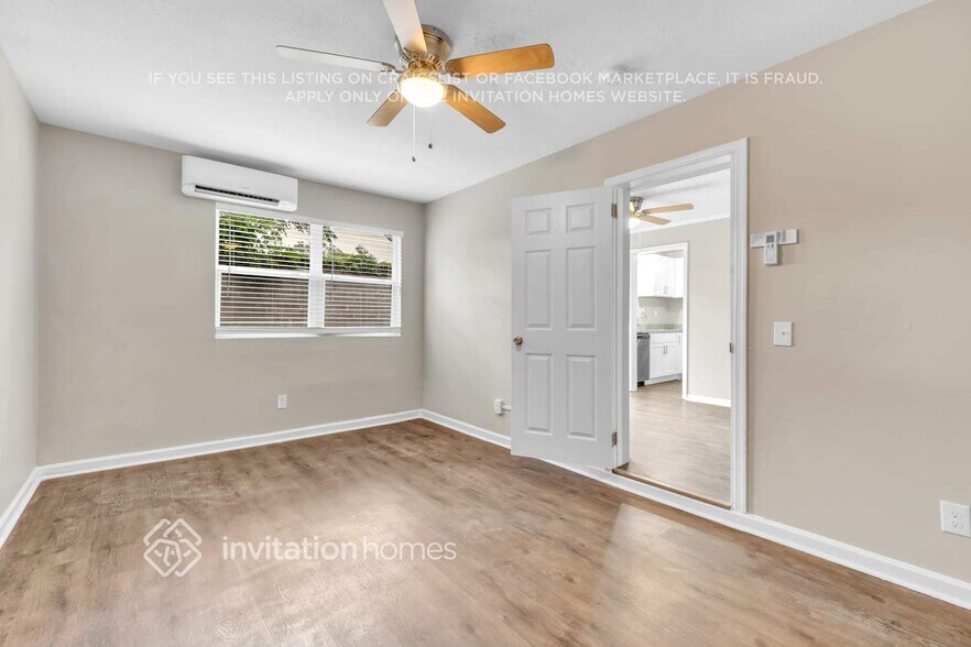 Building Photo - 8061 Delaroche Dr
