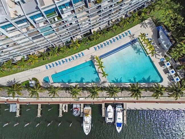 Building Photo - 2950 NE 188th St