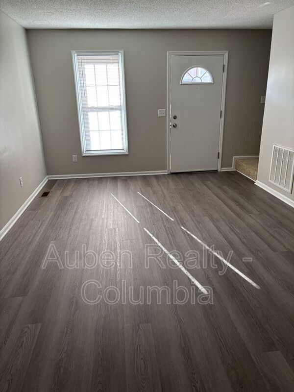 Building Photo - 3 Londonderry Square