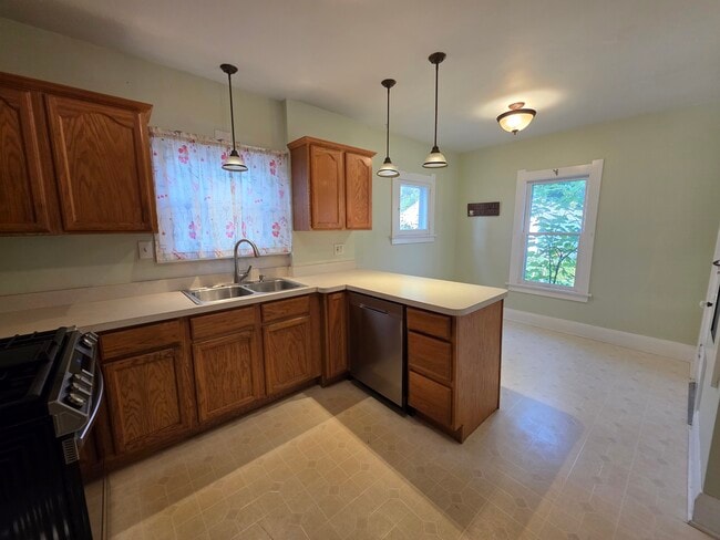 Kitchen - 12526 Hipp St