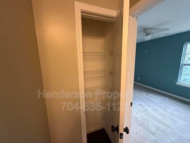 Building Photo - 2121 Ballingarry Dr