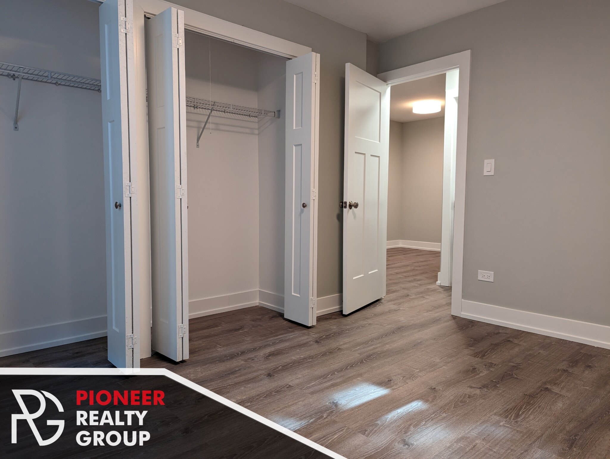 Building Photo - 511 W Barry Ave