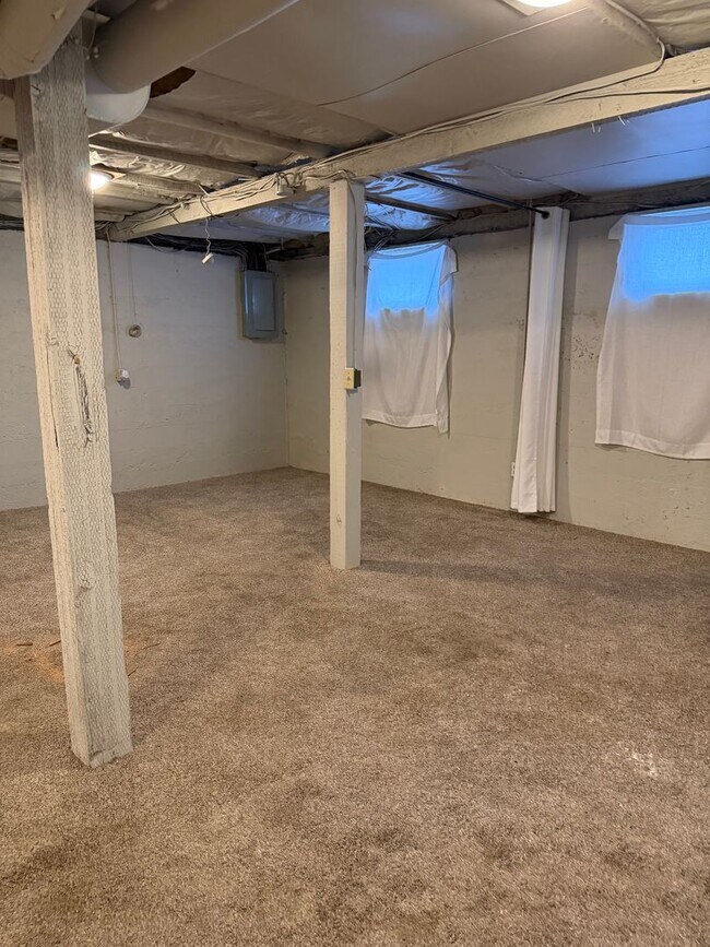 Building Photo - 5 bedroom house next to park