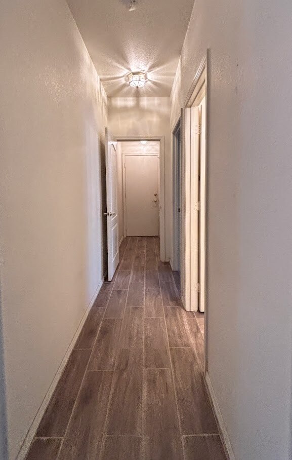 Building Photo - Spacious 4 bedroom 2 bath home near Sabino...