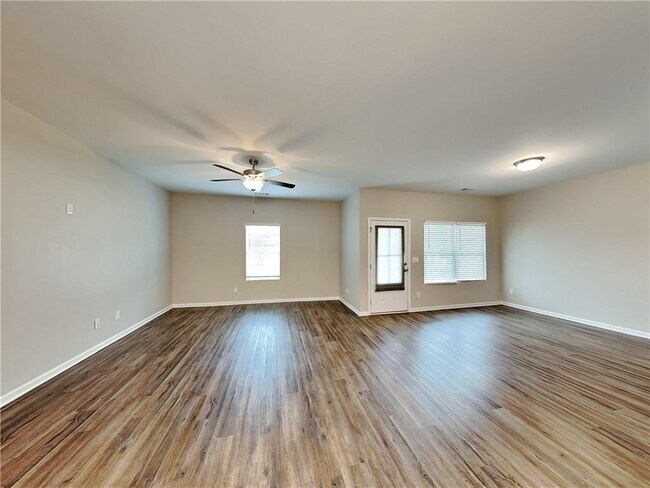 Building Photo - 4903 Heritage Cir