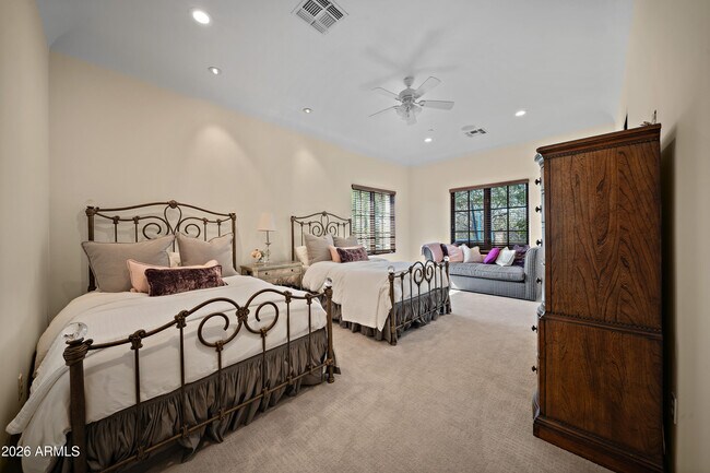 Building Photo - 9290 E Thompson Peak Pkwy